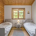 Holiday home 3 Bedroom Beautiful In Melby