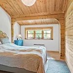 3 Bedroom Beautiful In Melby