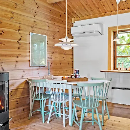 3 Bedroom Beautiful In 펜션 Melby