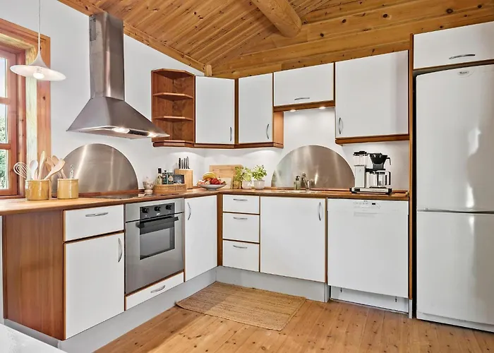 3 Bedroom Beautiful In Melby